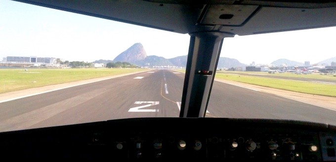 Airbus A320 beim Start in Santos Dumont: Kurze Piste und schwierige Umgebung gestatteten nur geringe Nutzlasten.