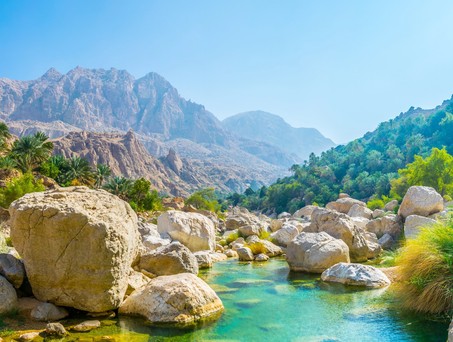 Zwischen Bergen, Wadis und Wüste zeigt Oman ganz unterschiedliche Seiten.