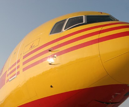 <strong>15. November:</strong> DHL bestellt neun Boeing 767-300 BCF. Die zusätzlichen Frachter stellen den bislang größten Einzelauftrag des Logistikkonzerns für das Umbaufrachtermodell dar.