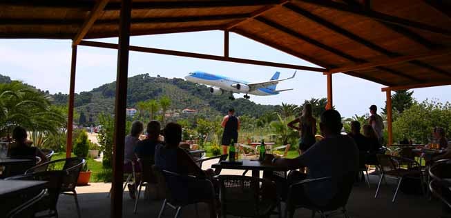 Landung in Skiathos.