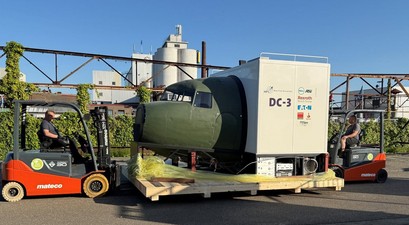 Abtransport des DC-3:Simulators: neue Heimat in Übersee.