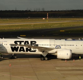 Jet von ANA All Nippon Airways in Düsseldorf: Fliegt auch im Winter täglich nach Tokio und ist ein wichtiger Eckpunkt im Langstreckenflugplan.