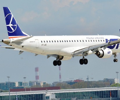 Embraer E195 von Lot: Die Airline baut eine Maschine zum mobilen Krankenhaus um.