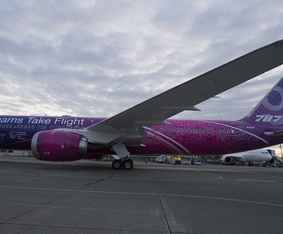 Tragfläche der Boeing 787: Änderung beim Schutz gegen Blitze.