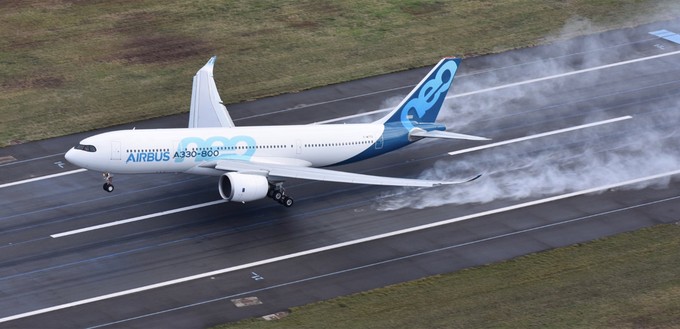 Der Airbus A330-800 hebt ab: Der Erstflug startete in Toulouse.