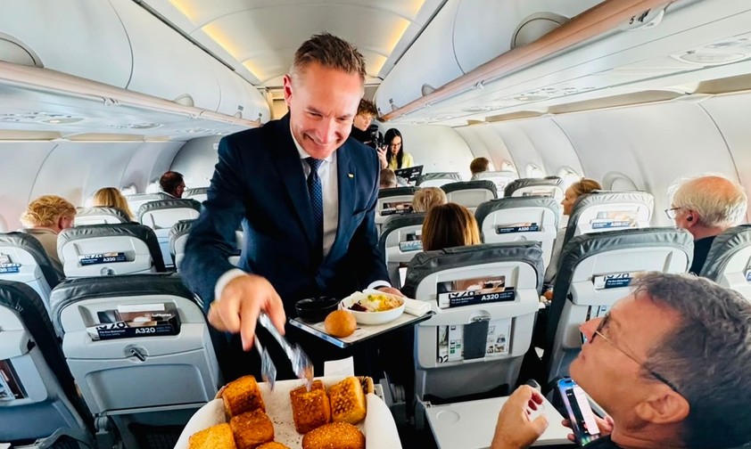 Jens Ritter: Machte das Internet an - und servierte auch auf dem ersten Starlink-Flug.