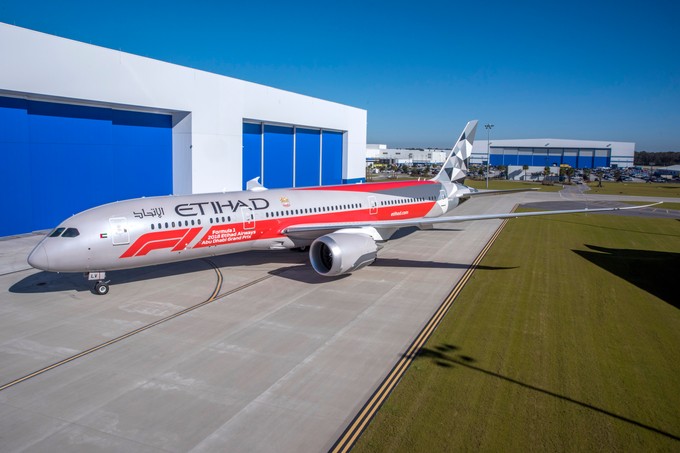 Im Boeing-Werk in Charleston in South Carolina bekam der Dreamliner das neue Farbkleid.