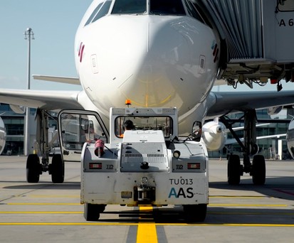 Pushback-Fahrzeug von AAS in Zürich: Rückzug möglich.