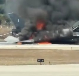 Die brennende General Dynamics F-16 in Zakynthos: Der Pilot blieb unverletzt.