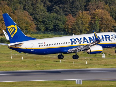 Ryanair Malta Air Boeing 737-800 Landung