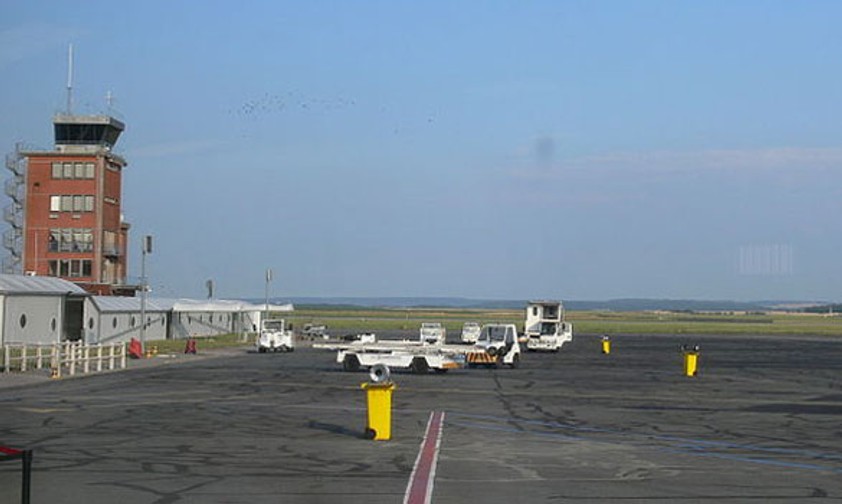 Wer denkt, dass er in Paris landet, nur weil der Flughafen «Paris-Beauvais-Tillé» landet, irrt. Der Airport liegt tatsächlich 84 Kilometer nördlich von Paris.