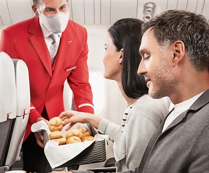 Passagiere von Austrian Airlines: Wer bezahlt, bekomme einen vollwertigen Snack.