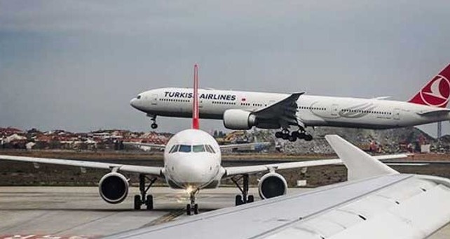 Flieger von Turkish Airlines in Istanbul: Gülen-Anhänger wurden aus dem Personal entfernt.