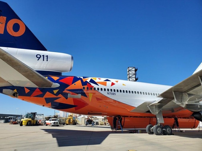 10 Tanker Air Carrier betreibt bis heute eine DC-10 als Feuerlöschflugzeug.