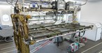 Medevac-Ausrüstung in einem Airbus A330: Fliegende Intensivstation.