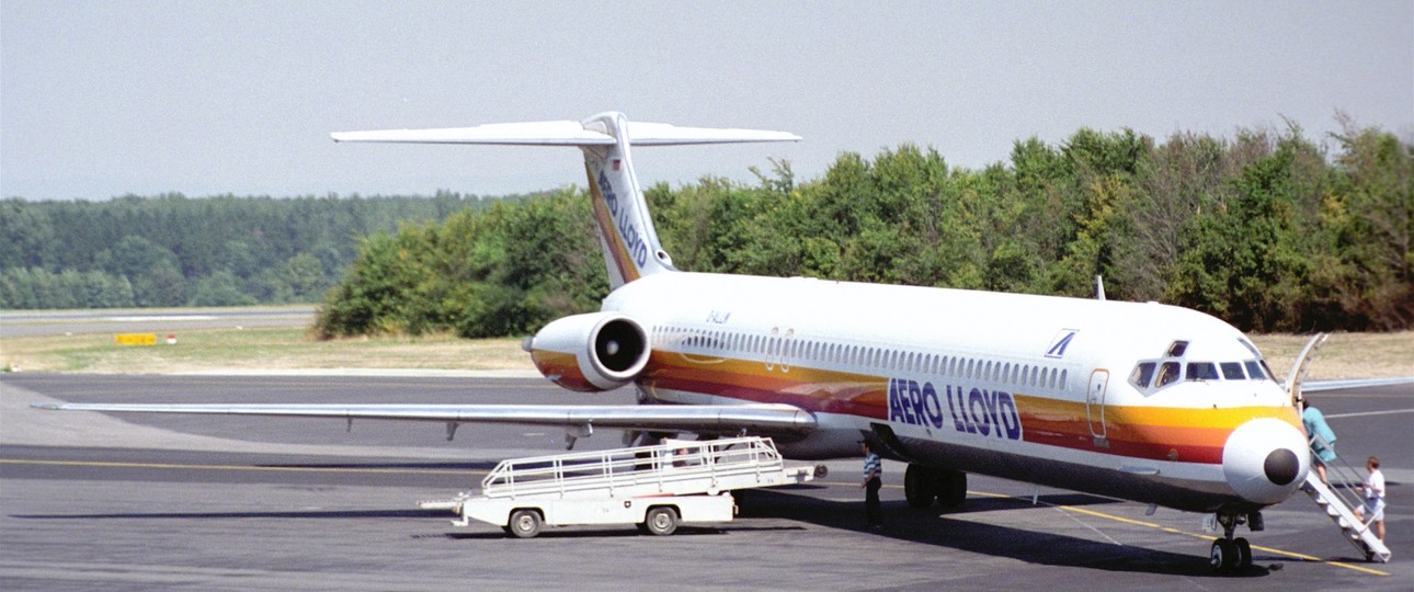 McDonnell Douglas MD-83 von Aero Lloyd: Erste am Flughafen München.