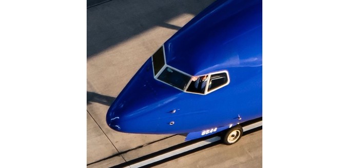 Nach dieser Begegnung wurden beide enge Freunde. Auf dem Weg zum professionellen Luftfahrtfotografen fungierte Pilot Orris als Mentor für Patterson.