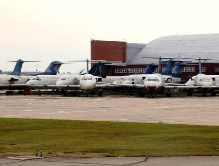 Die ehemalige Fokker 28 Flotte von Canadian Regional am Flughafen Saskatoon: Die Flugzeuge wurden zerlegt.