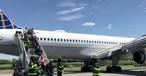 Boeing 757 kommt in Newark von der Piste ab