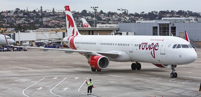 Air Canada nennt ihre beiden Töchter Air Canada Rouge und Air Canada Jazz «Rouge» und «Jazz».