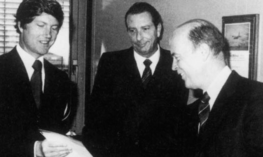 Es begann mit einer Entlassung: Pilot Kim Lundgren verlor während der Ölkrise in den 1970er-Jahren seinen Job bei Pan Am in Europa. Statt in die USA zurückzukehren, gründete er eine Charter-Fluggesellschaft. 1978 wurde Air Berlin USA im US-Bundesstaat Oregon ins Handelsregister eintragen.