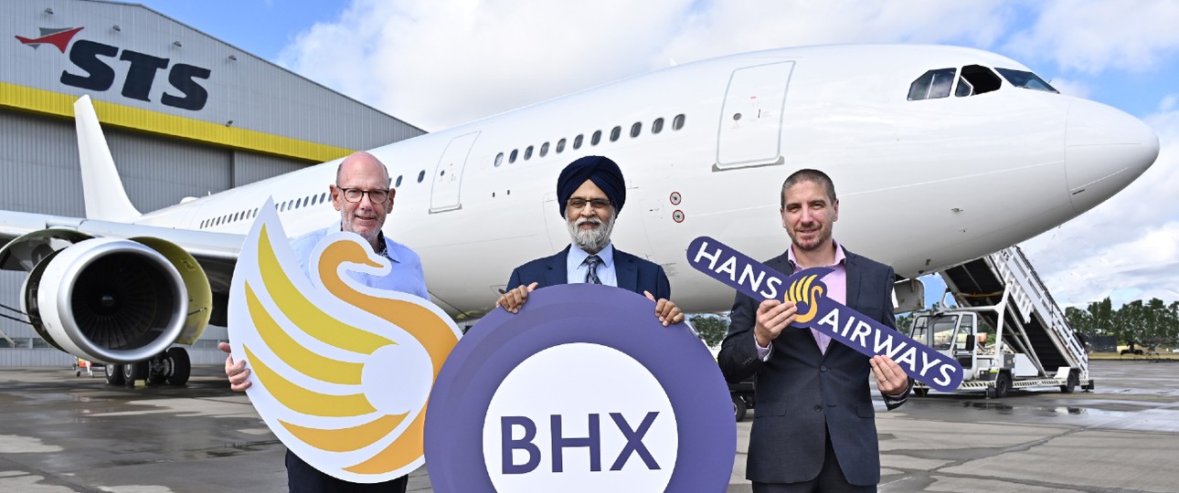 Die Chefetage von Hans Airways bei der Übergabe des Airbus A330: Bald wieder weg?