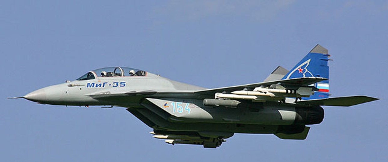 Russischer Jet in der Luft: Die Kampfflugzeuge könnten für Passagiermaschinen gefährlich werden, warnt die NATO.