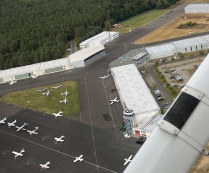 Der Flugplatz Schönhagen nach dem Start.