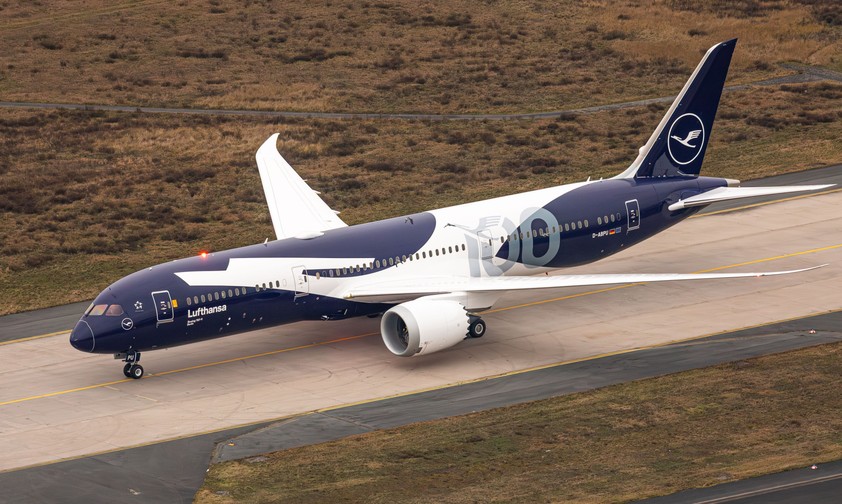 Lufthansas Boeing 787 im Jubiläumsdesign: Einer von bisher sechs Fliegern mit der Lackierung.