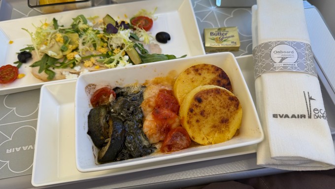 Hauptmahlzeit auf dem Flug nach Taipeh