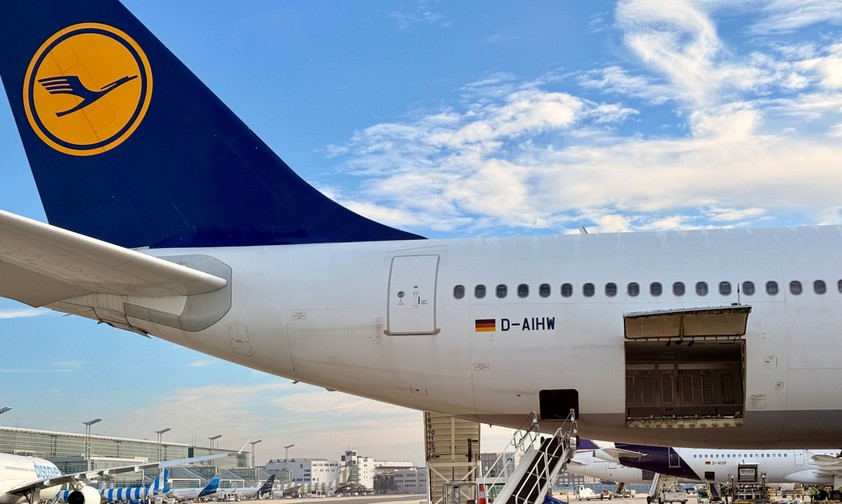 Die D-AIHW von Lufthansa: Der Airbus A340-600 machte die Derière.