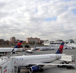 Delta-Flieger am Flughafen La Guardia: Neues Inlands-Drehkreuz.