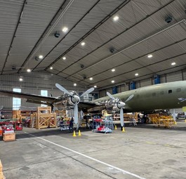 Super Star in der Halle: Die Techniker genießen die Arbeit an der Legende.