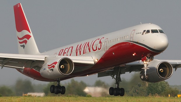 Tupolew Tu-204-100 von Red Wings: Charterflüge in den Süden.