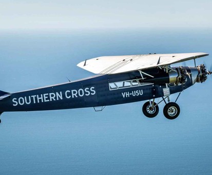 Der Nachbau der Southern Cross in der Luft: Das Flugzeug ist nach 21 Jahren wieder flugfähig.