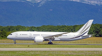 Eine Boeing 787 der koreanischen Delegation am Flughafen Genf.