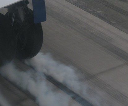 Aufsetzen einer Saab 2000.