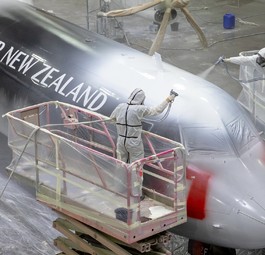ATR von Air New Zealand bei der Lackierung: Bewirbt sich auch dieser Hersteller?