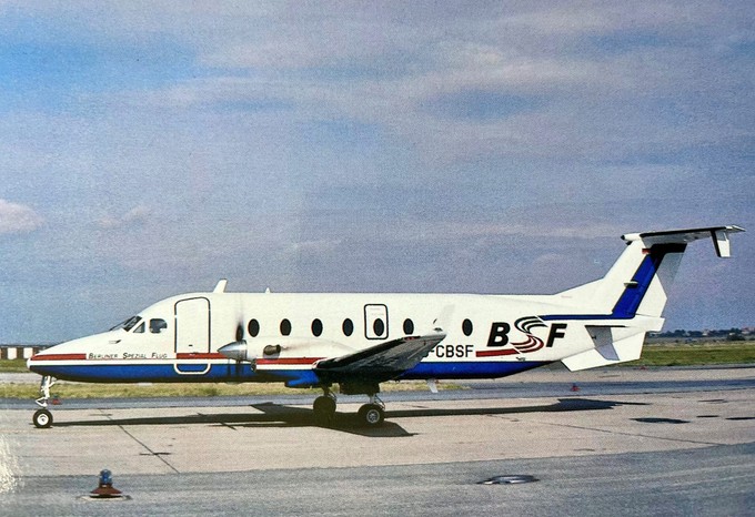 Nach der deutschen Wiedervereinigung setzte der BSF-Berliner Spezialflug auf die Beechcraft 1900D für Flüge ab Berlin-Tempelhof nach Erfurt. 