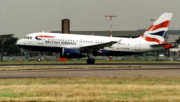 A319 von British Airways: Piloten flogen mit Masken.