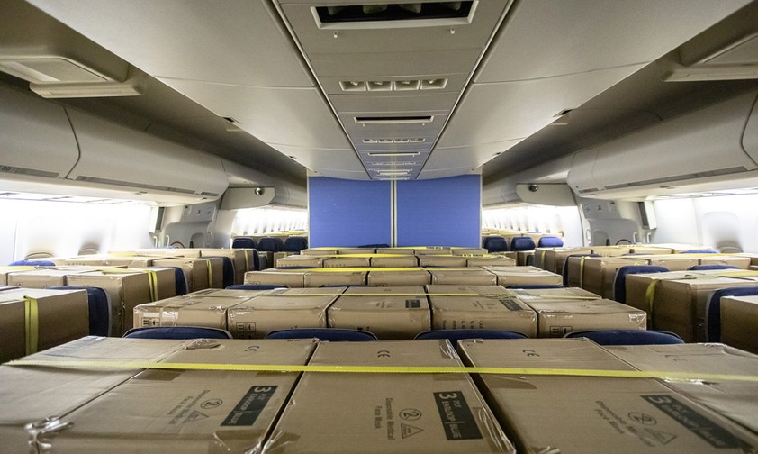 Fracht in der Passagierkabine einer Boeing 747 von KLM: 150 Mitarbeiter haben an der Umsetzung des Cargo-in-Cabin-Projektes gearbeitet.