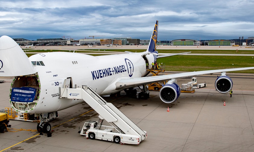 Die N862GT am Flughafen Stuttgart: Ziel sind die USA.
