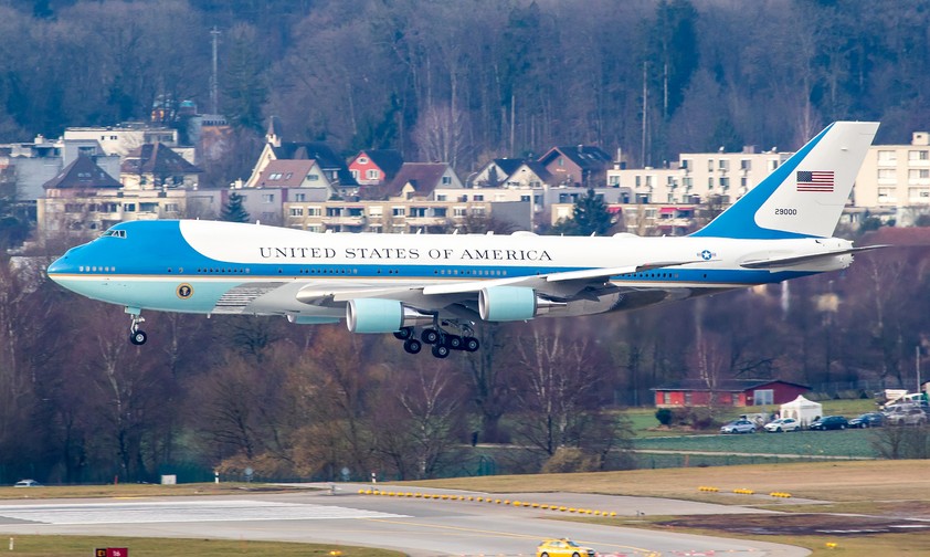 VC-25 der US Air Force: Die Air Force One landet auf dem Flughafen Zürich.