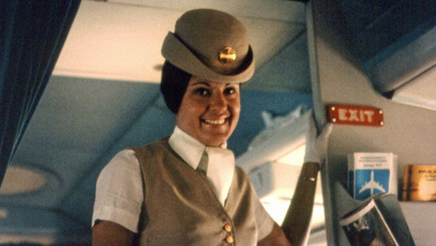 Top gekleidet, immer freundlich: Pan-Am-Flugbegleiterin in den 70er Jahren.