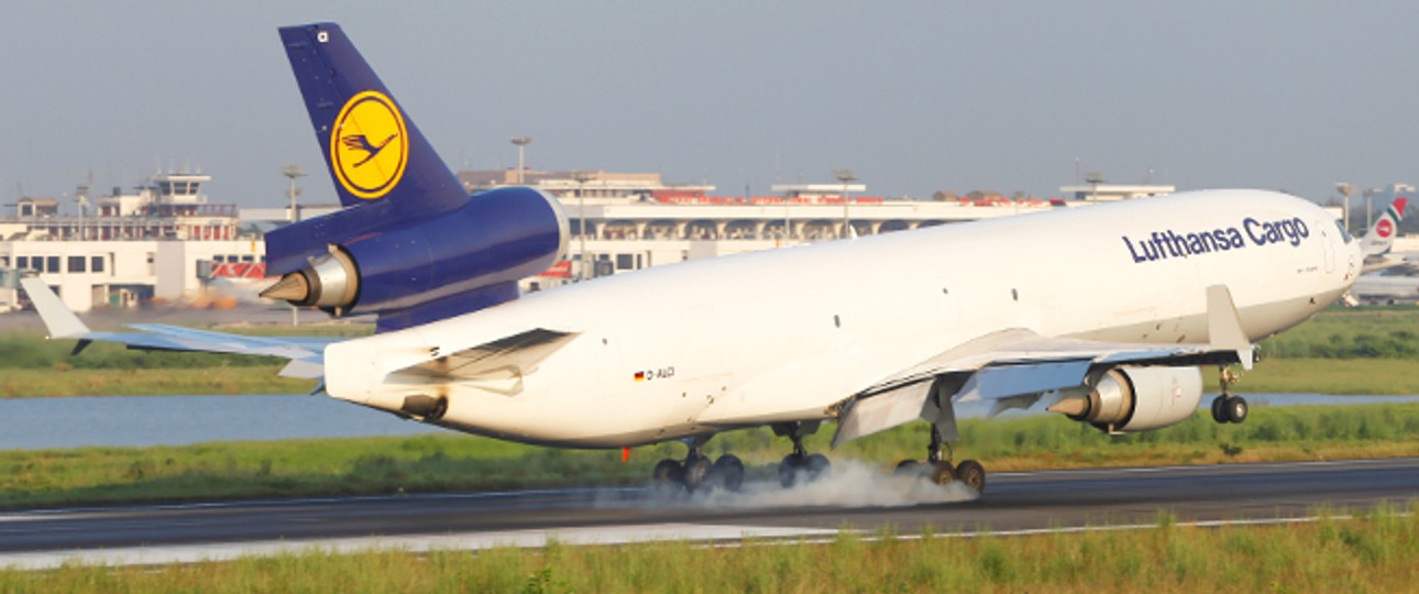 MD-11 von Lufthansa Cargo landet in Dhaka: Mangelhafte Abfertigung.