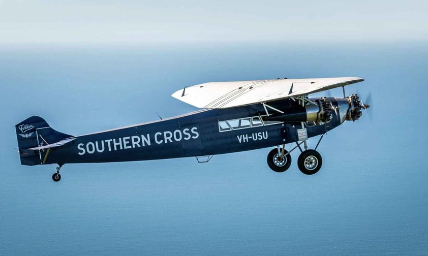 Der Nachbau der Southern Cross in der Luft: Das Flugzeug ist nach 21 Jahren wieder flugfähig.