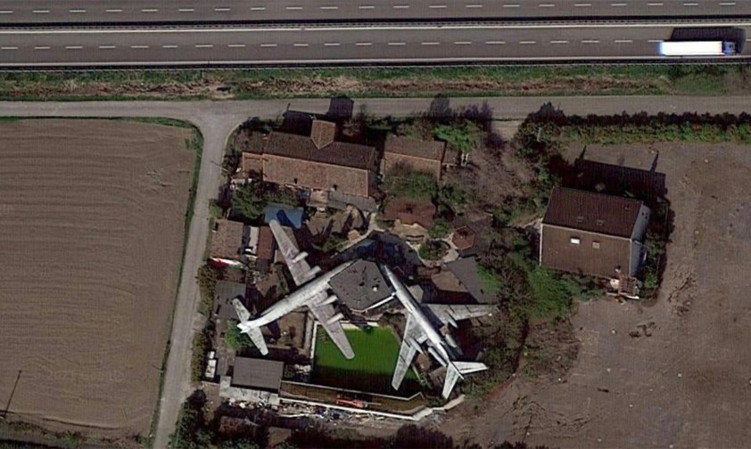 Ein Mini-Flugzeugfriedhof im 1000-Seelen-Dorf