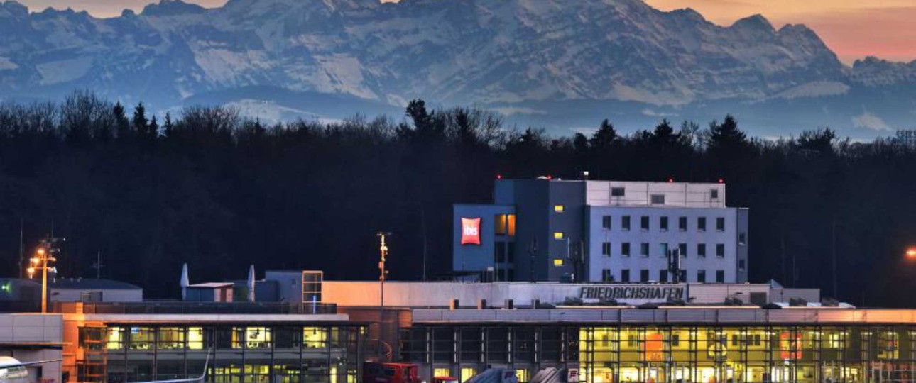 Airport Friedrichshafen im Winter: Mitarbeitende in Kurzarbeit.