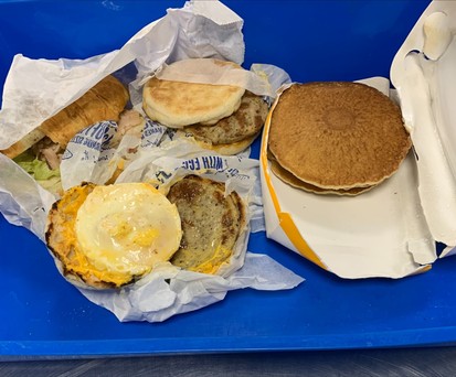 Die Sandwiches: 1800 Euro ist vielleicht ein bisschen teuer dafür.