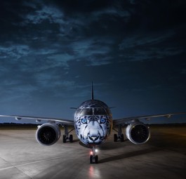 Embraer E190-E2 von Air Astana: Mit der Schneeleoparden-Bemalung möchte die Fluglinie ...